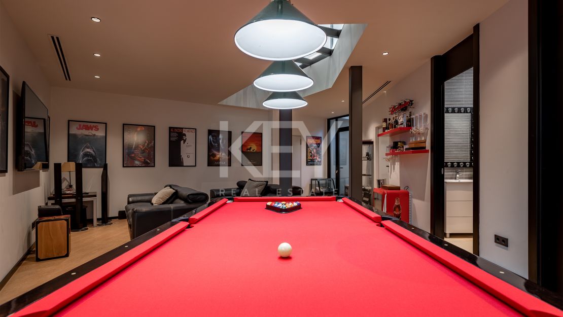 Brilliant and modern Villa for sale in Parcelas del Golf, Marbella