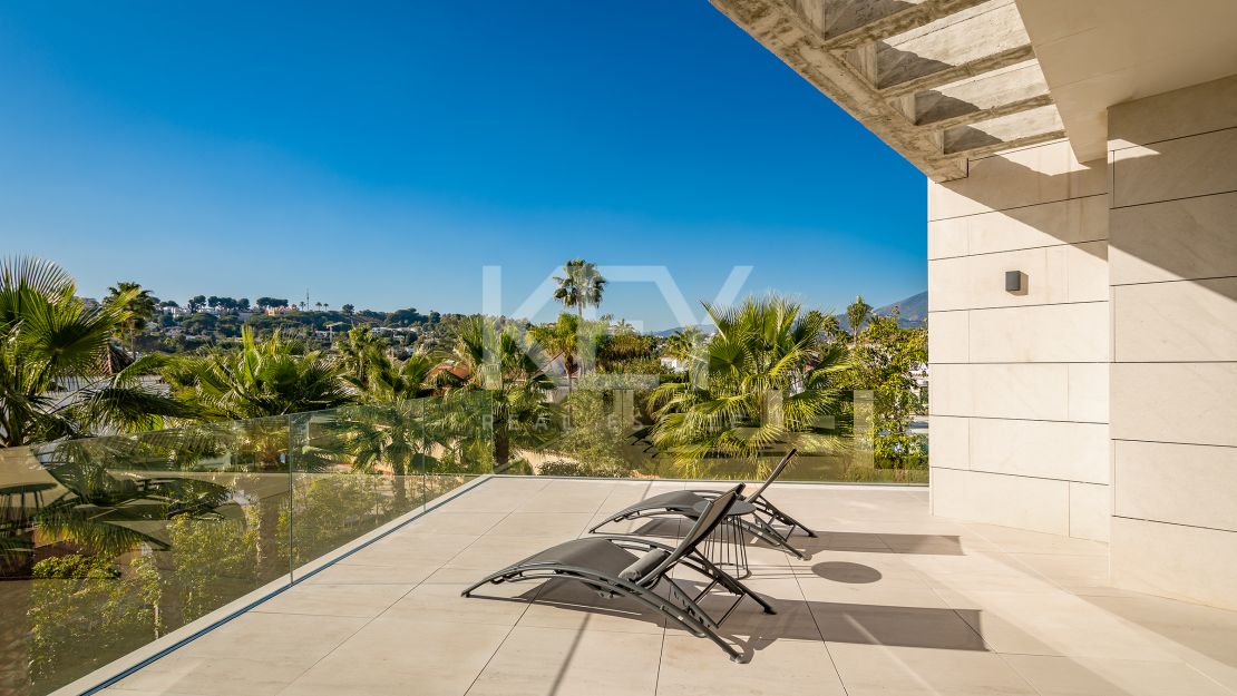 Brilliant and modern Villa for sale in Parcelas del Golf, Marbella