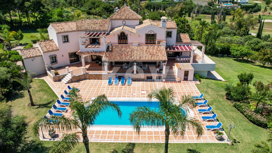 Impressive mansion in traditional style for sale in Cancelada, Estepona