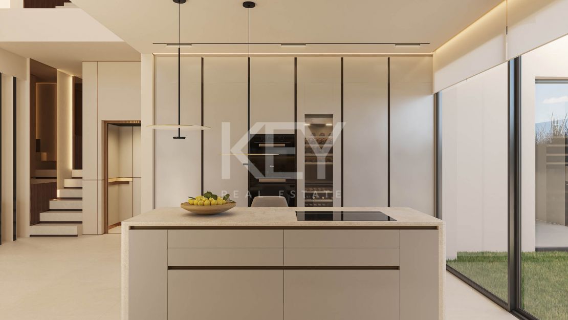 Lujosa villa pareada situada en primera línea de playa en Las Chapas, Marbella