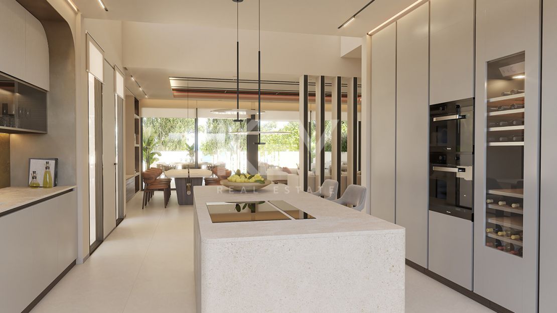 Lujosa villa pareada situada en primera línea de playa en Las Chapas, Marbella