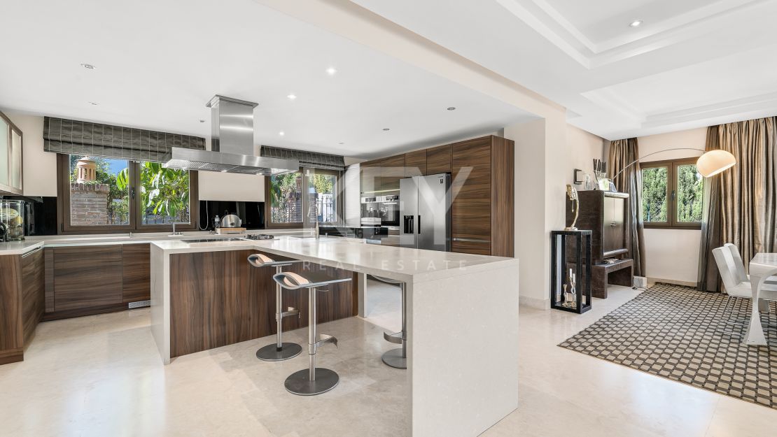 Esplendida villa privada ubicada en Las Brisas, Marbella
