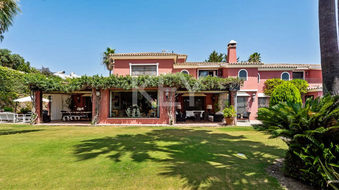Fantastic Mediterranean style villa with panoramic views in Nueva Andalucia, Marbella.