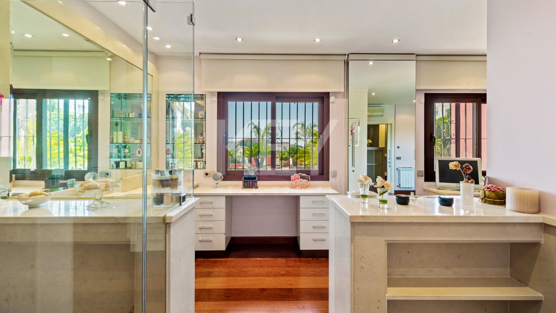 Fantástica villa en estilo Mediterráneo con vistas panorámicas en Nueva Andalucia, Marbella