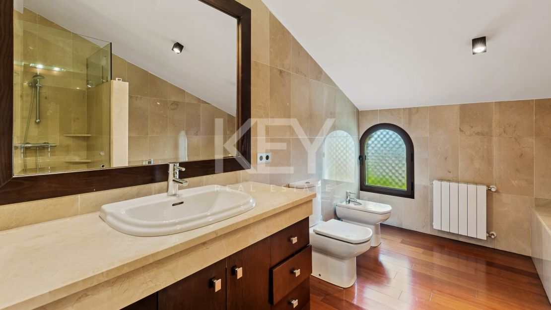 Fantástica villa en estilo Mediterráneo con vistas panorámicas en Nueva Andalucia, Marbella