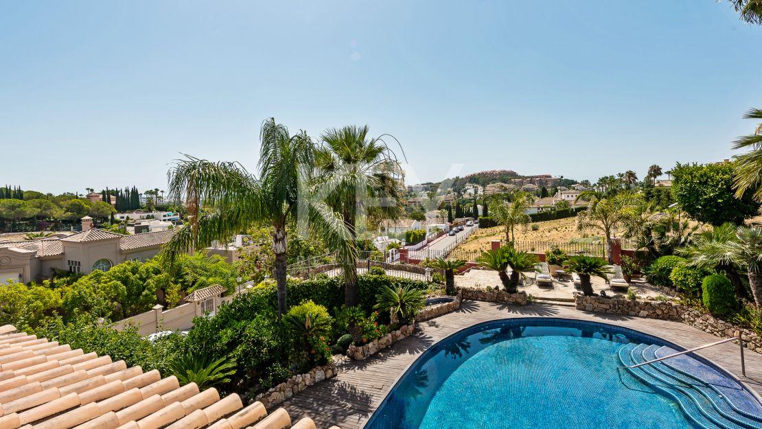 Fantástica villa en estilo Mediterráneo con vistas panorámicas en Nueva Andalucia, Marbella