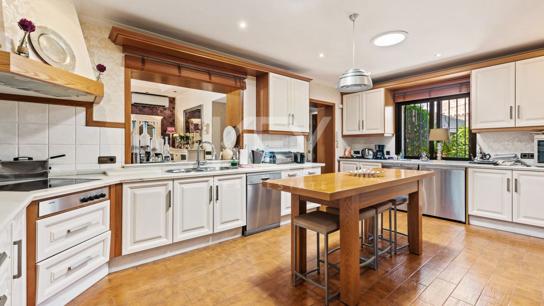 Fantástica villa en estilo Mediterráneo con vistas panorámicas en Nueva Andalucia, Marbella