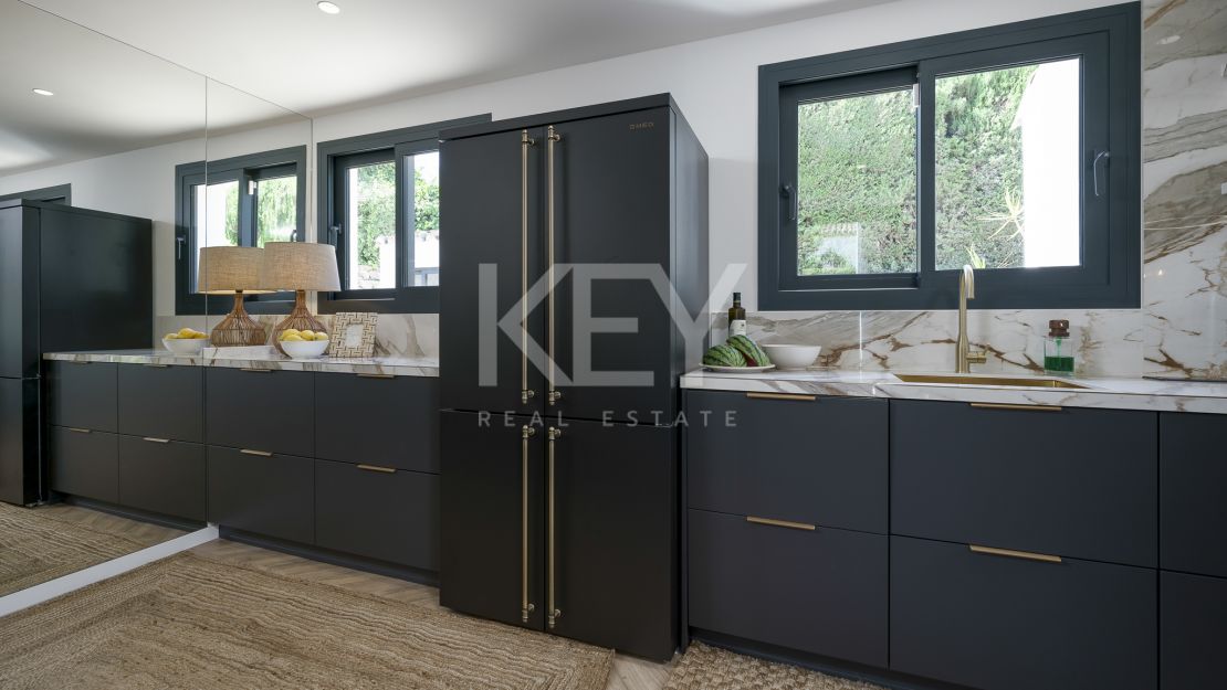 Elegante villa con diseño moderno en Nueva Andalucía