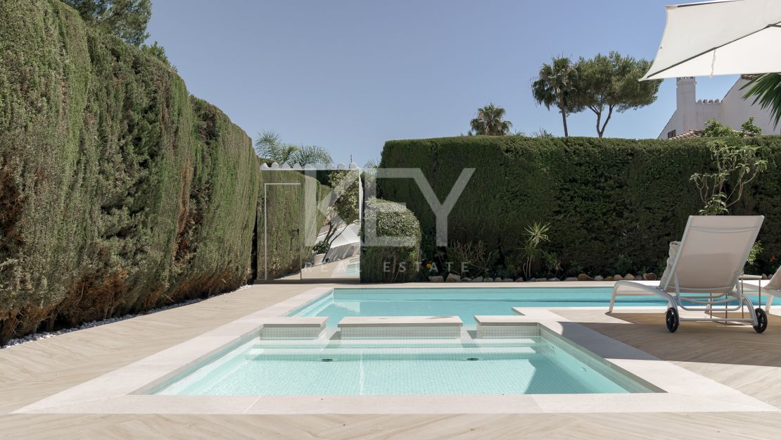 Elegante villa con diseño moderno en Nueva Andalucía