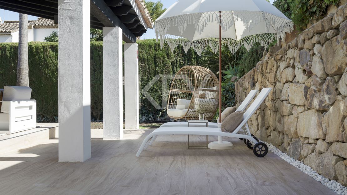 Elegante villa con diseño moderno en Nueva Andalucía