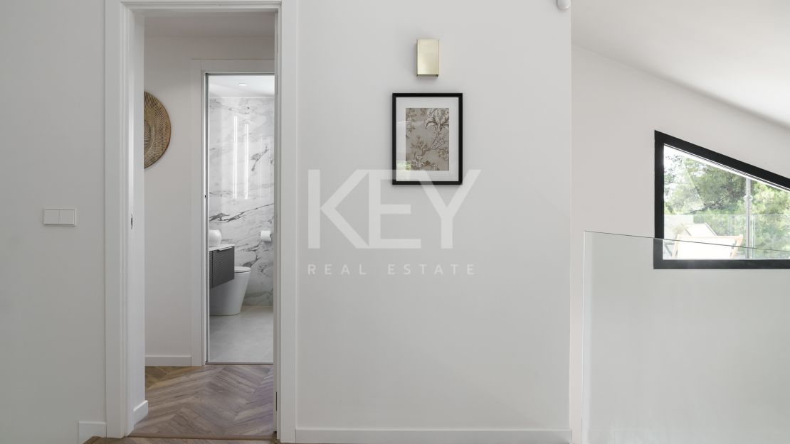 Elegante villa con diseño moderno en Nueva Andalucía