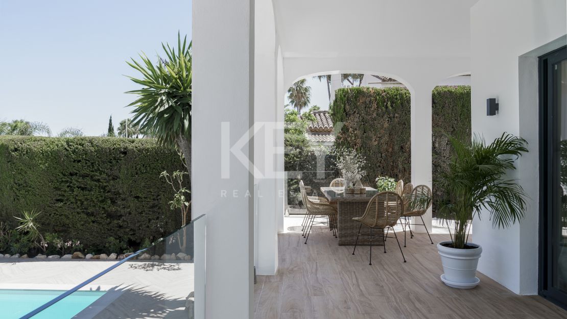 Elegante villa con diseño moderno en Nueva Andalucía