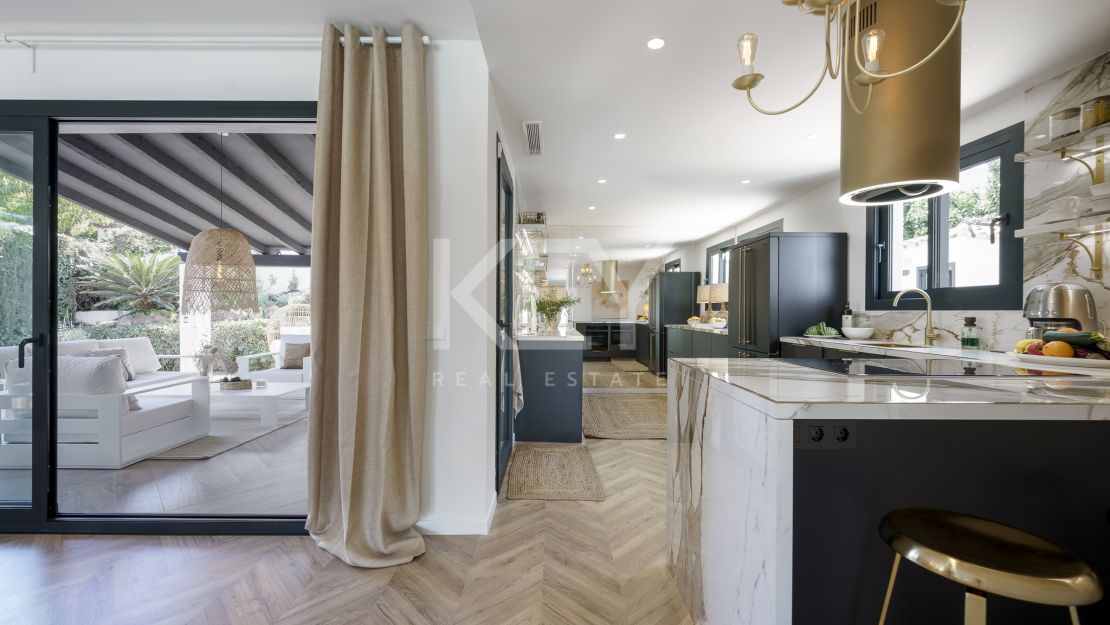 Elegante villa con diseño moderno en Nueva Andalucía