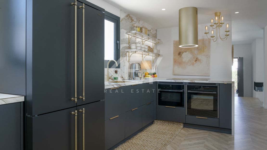 Elegante villa con diseño moderno en Nueva Andalucía