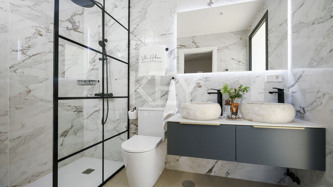 Elegante villa con diseño moderno en Nueva Andalucía