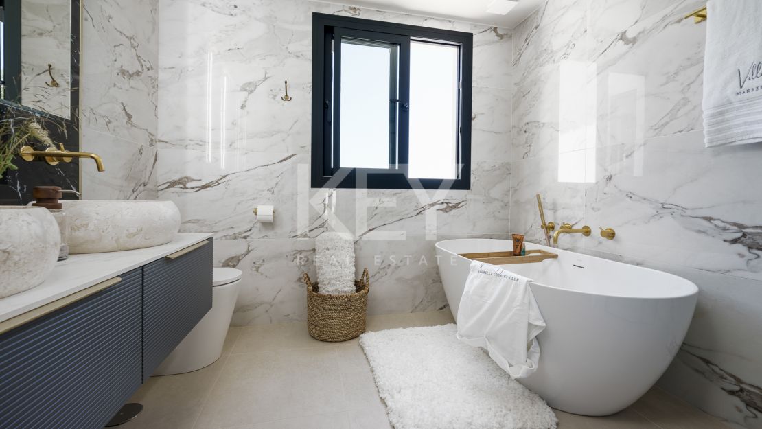 Elegante villa con diseño moderno en Nueva Andalucía