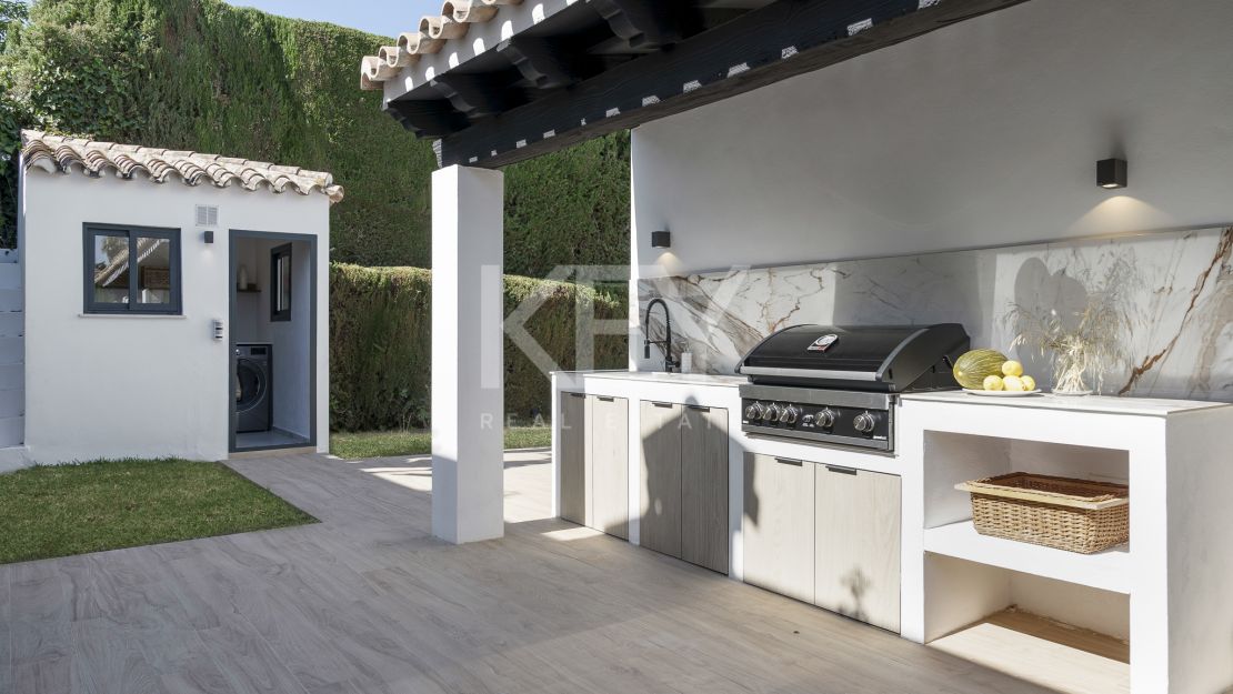 Elegante villa con diseño moderno en Nueva Andalucía