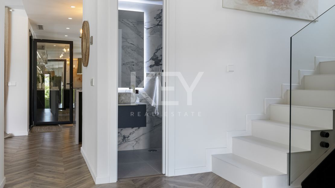 Elegante villa con diseño moderno en Nueva Andalucía