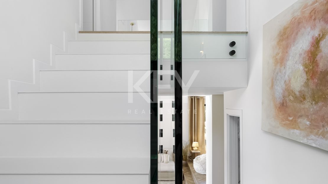 Elegante villa con diseño moderno en Nueva Andalucía