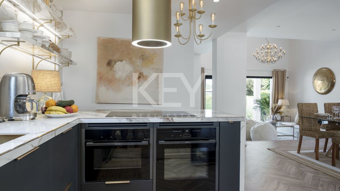 Elegante villa con diseño moderno en Nueva Andalucía