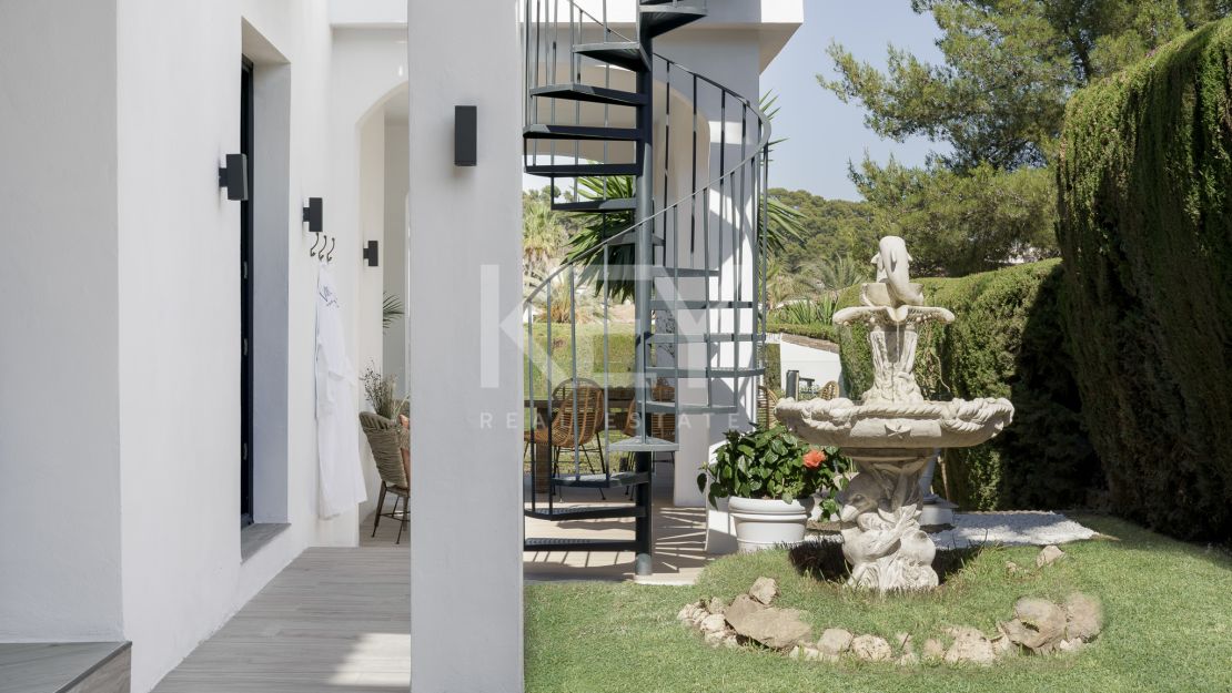 Elegante villa con diseño moderno en Nueva Andalucía