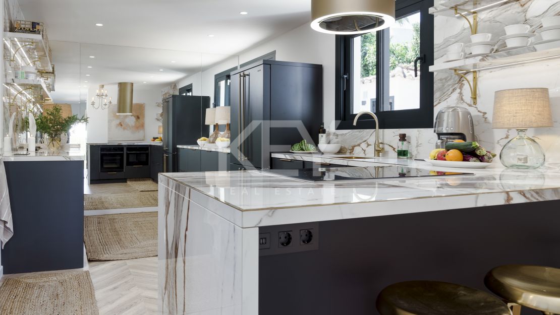 Elegante villa con diseño moderno en Nueva Andalucía