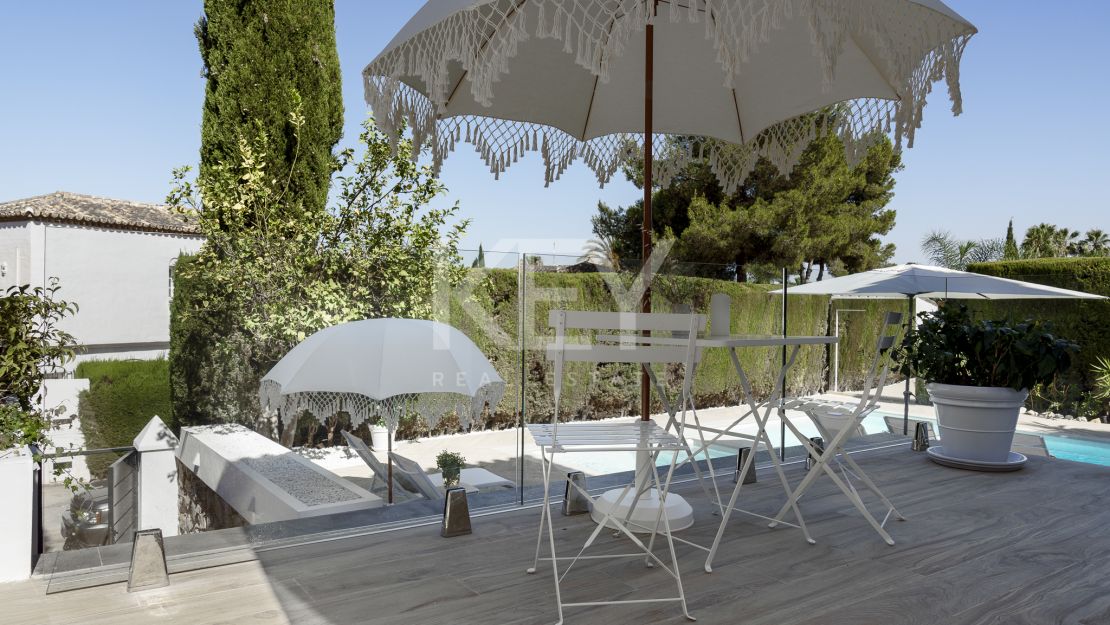 Elegante villa con diseño moderno en Nueva Andalucía