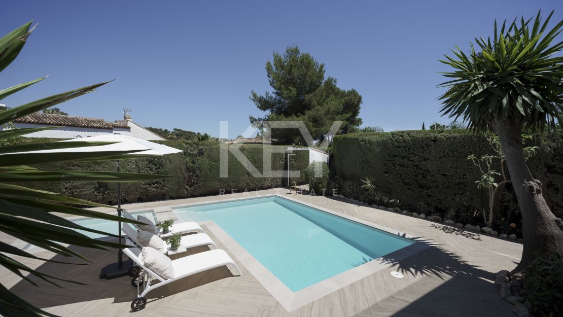 Elegante villa con diseño moderno en Nueva Andalucía