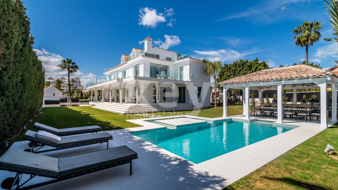 Villa Lucia: extravagante casa de vacaciones en Marbella, Nueva Andalucía