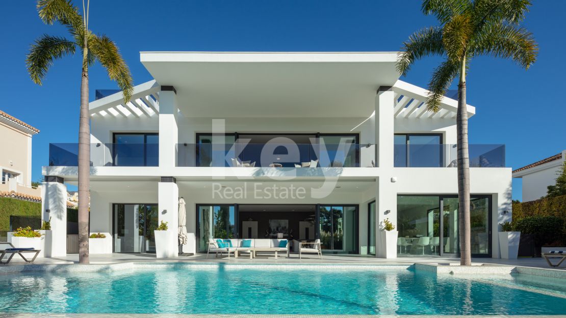 Astonishing villa for sale in Aloha, Nueva Andalucia