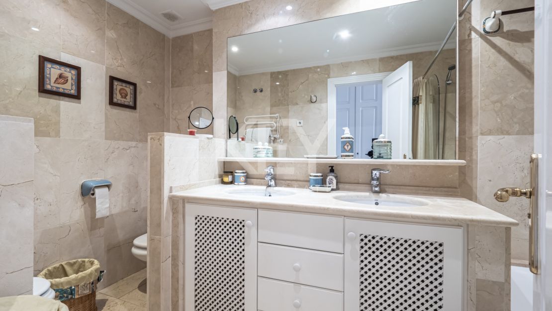 Квартира на первой линии пляжа в Ла Эррадура, Пуэрто Банус на продажу