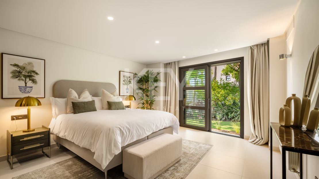 Iconic luxury bungalow – tropical oasis with golf views in La Cerquilla, Nueva Andalucía