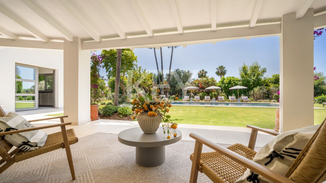 Iconic luxury bungalow – tropical oasis with golf views in La Cerquilla, Nueva Andalucía