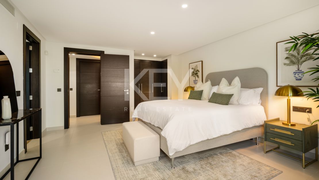 Iconic luxury bungalow – tropical oasis with golf views in La Cerquilla, Nueva Andalucía