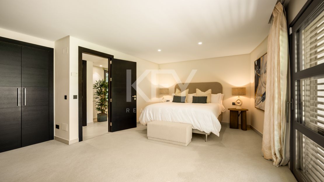 Iconic luxury bungalow – tropical oasis with golf views in La Cerquilla, Nueva Andalucía