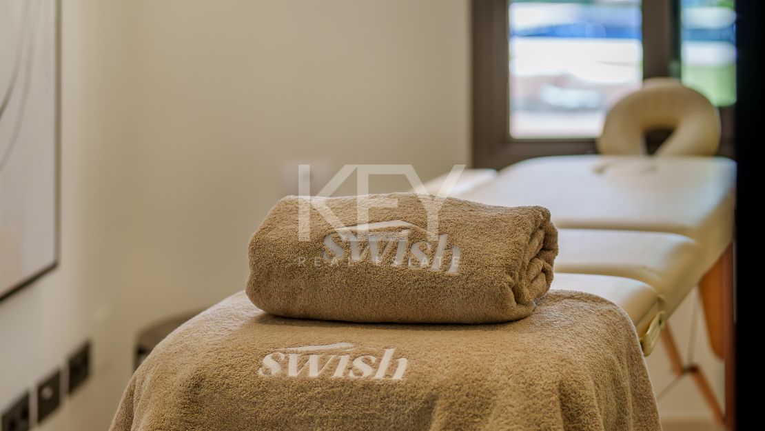 Iconic luxury bungalow – tropical oasis with golf views in La Cerquilla, Nueva Andalucía