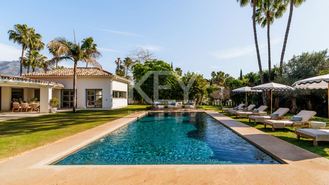 Iconic luxury bungalow – tropical oasis with golf views in La Cerquilla, Nueva Andalucía