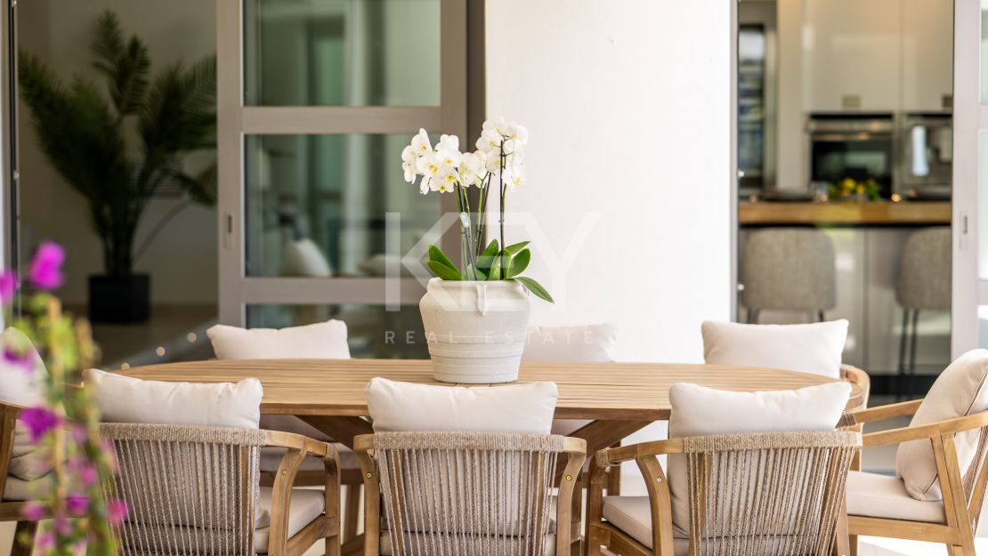 Iconic luxury bungalow – tropical oasis with golf views in La Cerquilla, Nueva Andalucía