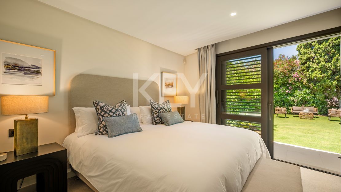 Iconic luxury bungalow – tropical oasis with golf views in La Cerquilla, Nueva Andalucía