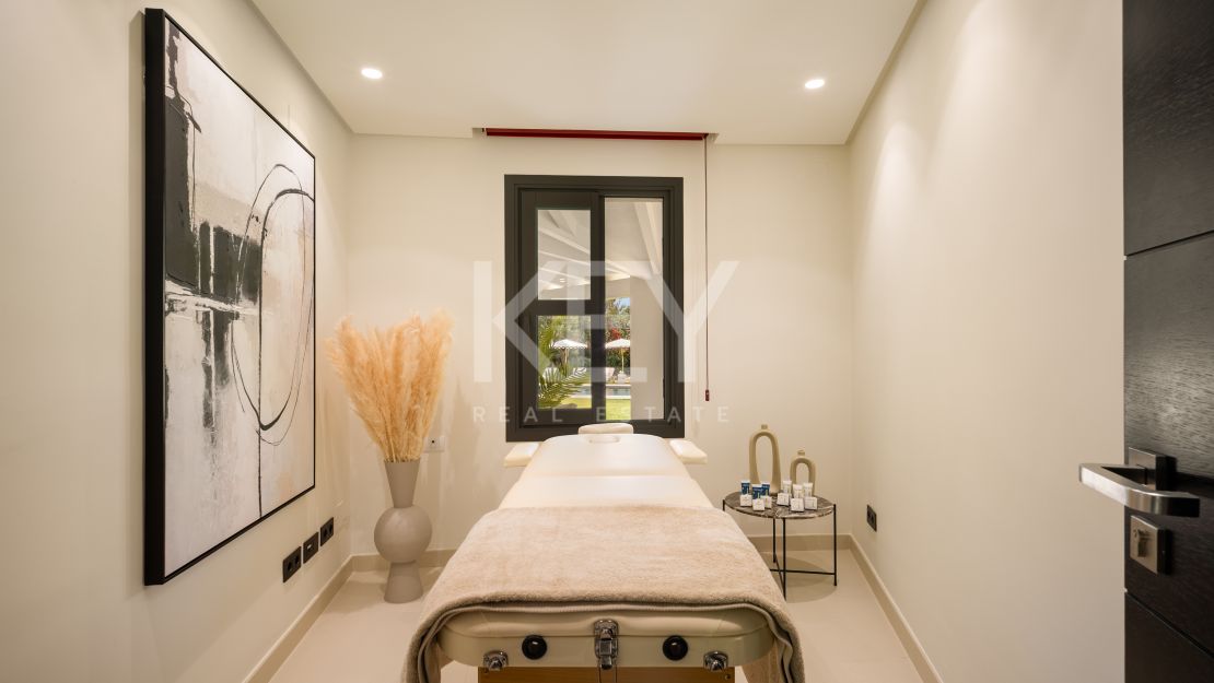 Iconic luxury bungalow – tropical oasis with golf views in La Cerquilla, Nueva Andalucía