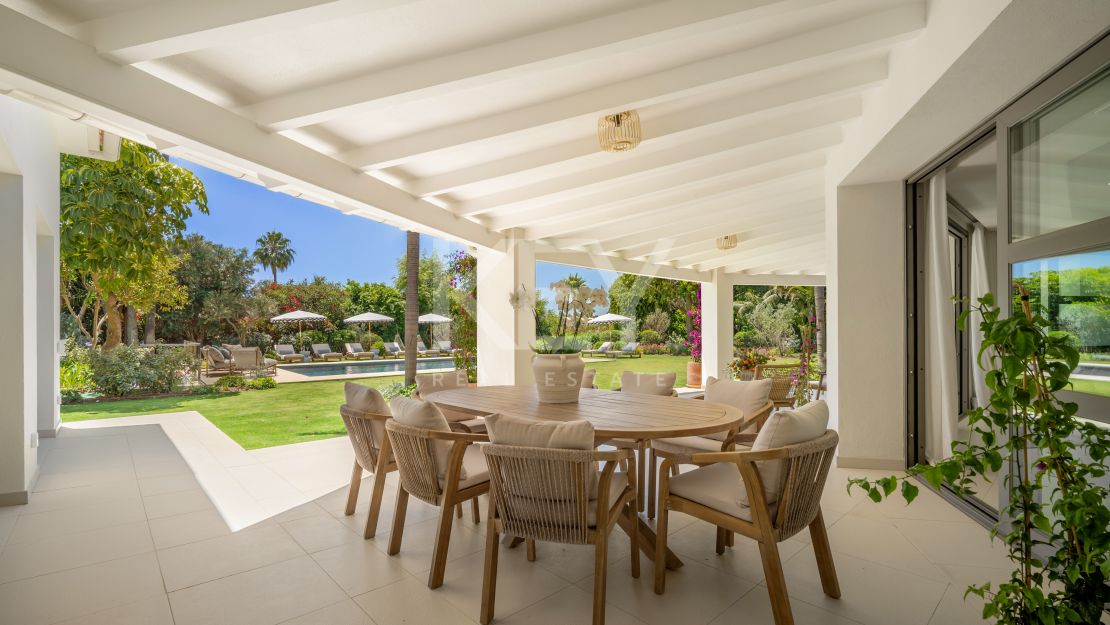 Iconic luxury bungalow – tropical oasis with golf views in La Cerquilla, Nueva Andalucía