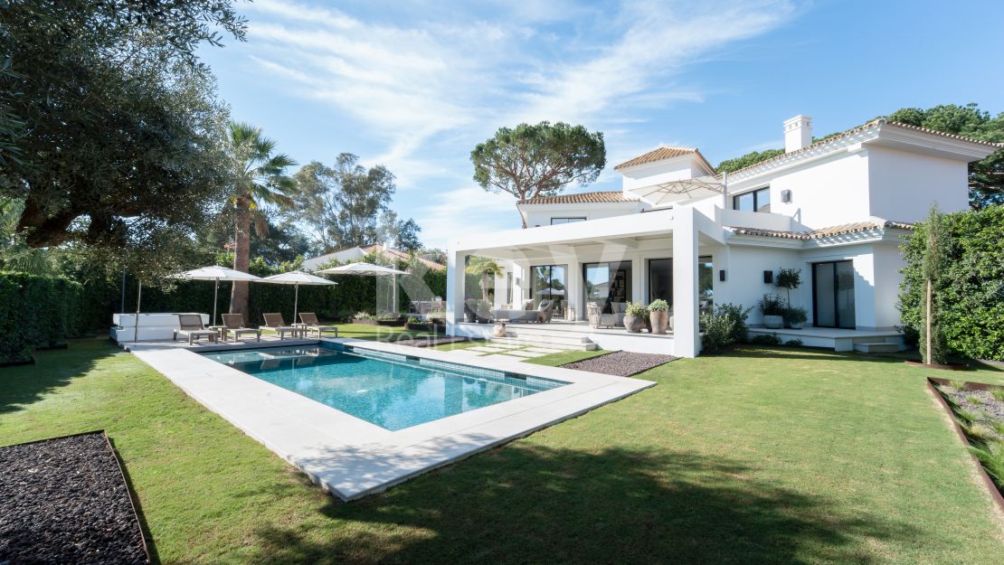 Elegant Villa for sale with beautiful views in La Reserva de Los Monteros, Marbella East