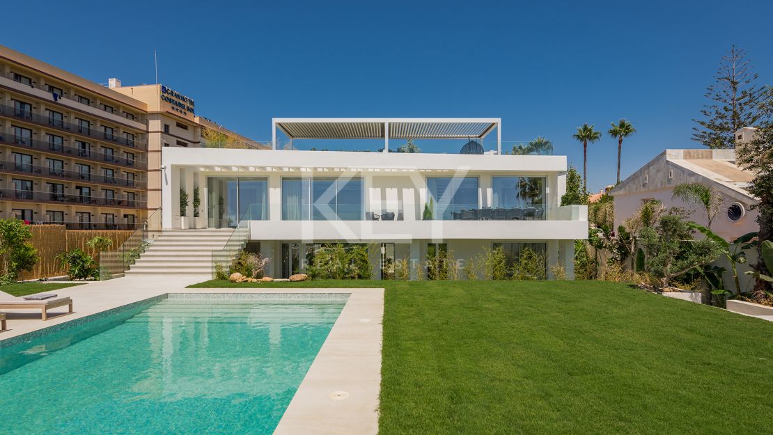 Villa Oasis: Идеальная вилла на берегу моря в Ла-Кала-де-Михас с потрясающим видом на море для краткосрочной аренды