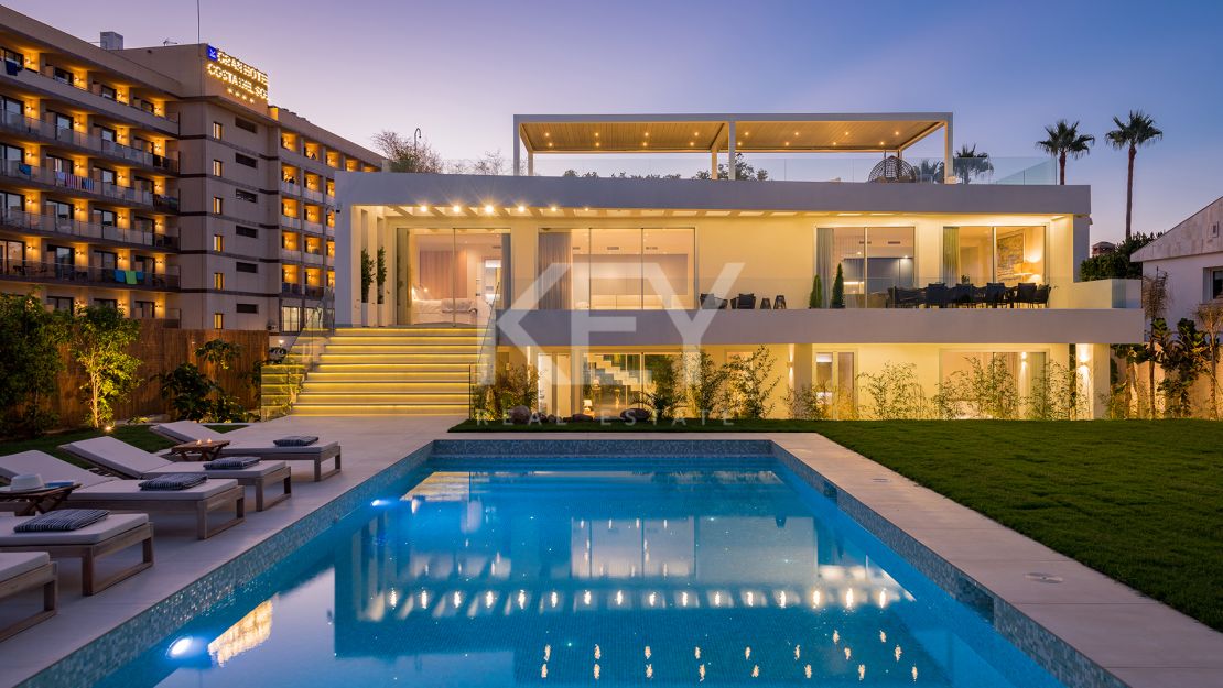 Villa Oasis: Идеальная вилла на берегу моря в Ла-Кала-де-Михас с потрясающим видом на море для краткосрочной аренды