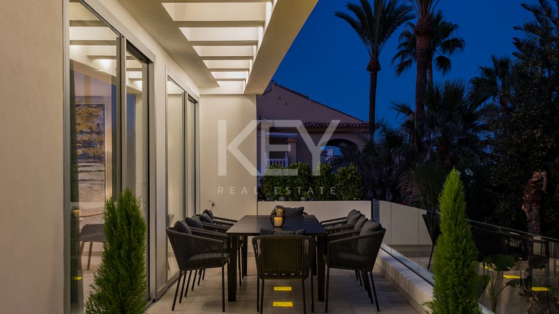 Villa Oasis: Идеальная вилла на берегу моря в Ла-Кала-де-Михас с потрясающим видом на море для краткосрочной аренды