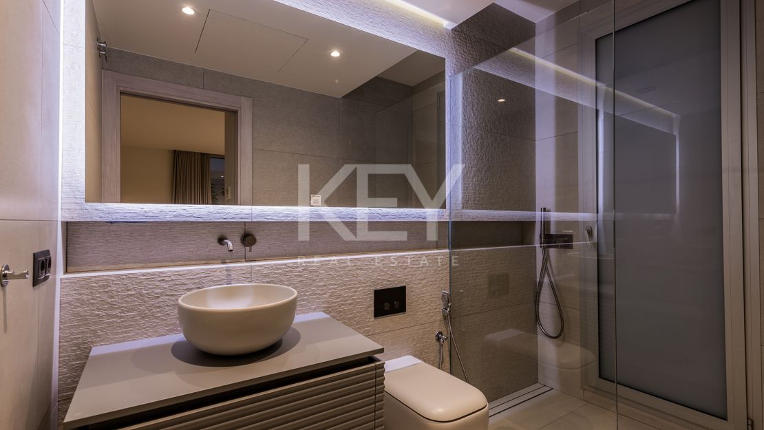 Villa Oasis: Идеальная вилла на берегу моря в Ла-Кала-де-Михас с потрясающим видом на море для краткосрочной аренды