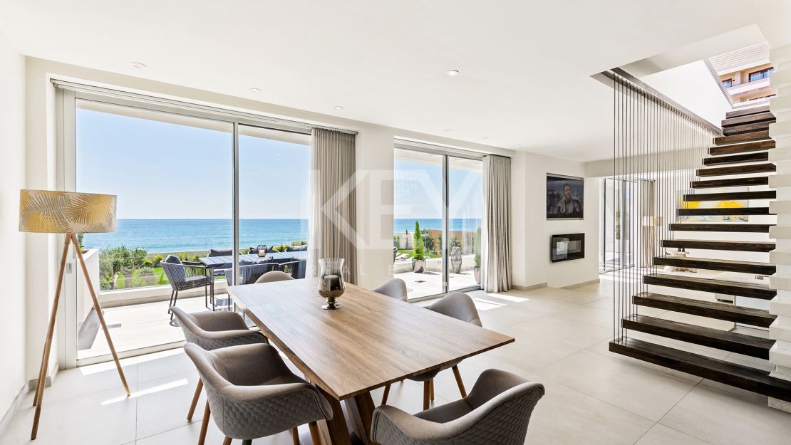 Villa Oasis: Идеальная вилла на берегу моря в Ла-Кала-де-Михас с потрясающим видом на море для краткосрочной аренды