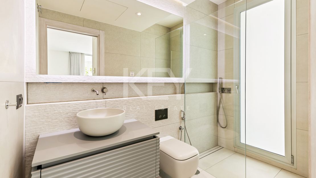 Villa Oasis: Идеальная вилла на берегу моря в Ла-Кала-де-Михас с потрясающим видом на море для краткосрочной аренды