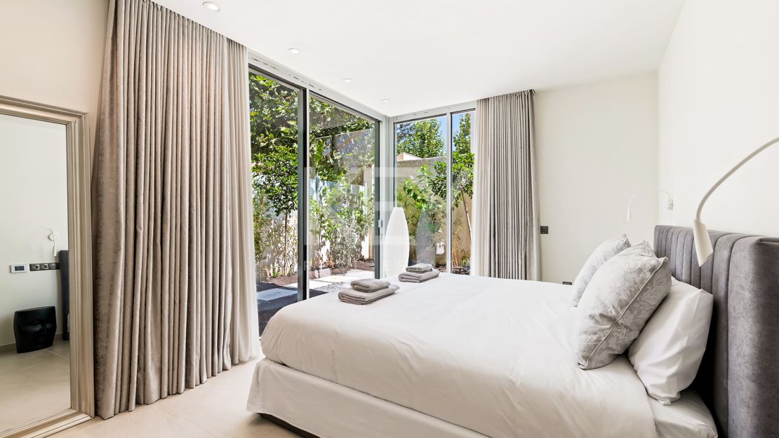 Villa Oasis: Идеальная вилла на берегу моря в Ла-Кала-де-Михас с потрясающим видом на море для краткосрочной аренды