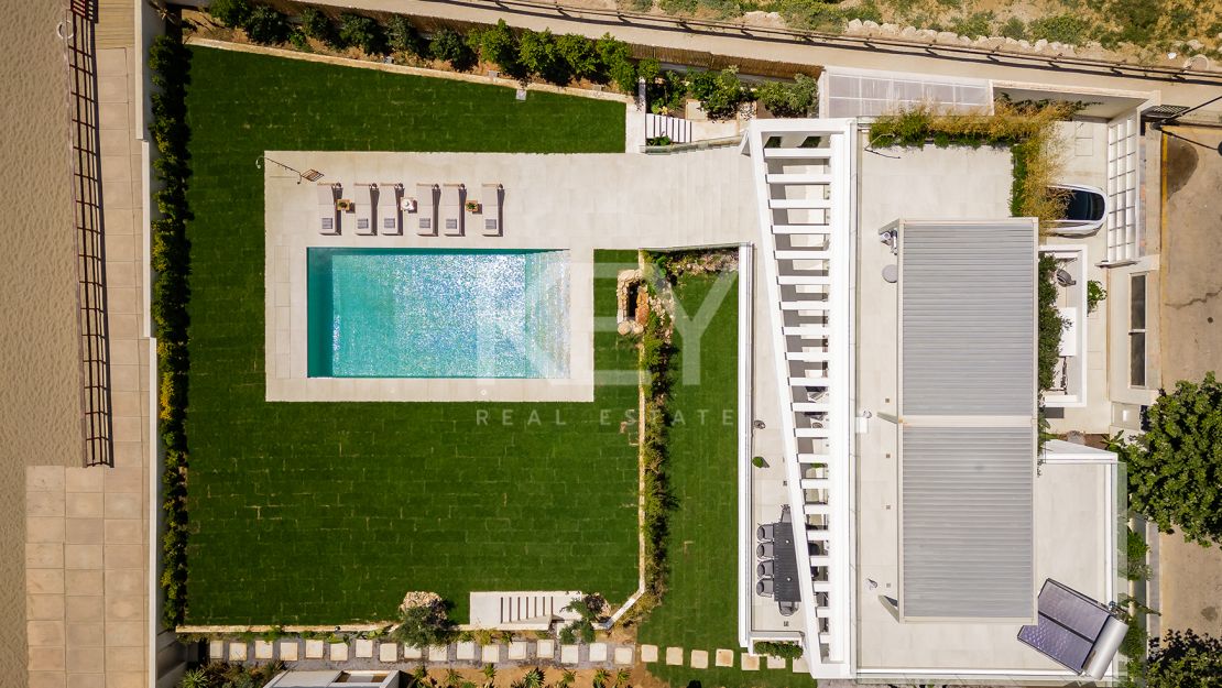 Villa Oasis: Идеальная вилла на берегу моря в Ла-Кала-де-Михас с потрясающим видом на море для краткосрочной аренды